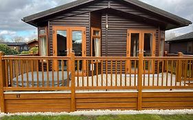 Mandarin Lodge With Hot Tub